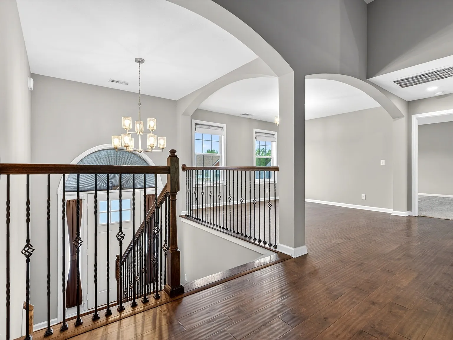 4 bed, 3.0 bath, 2294 sqft, $2,295 — Photo 4