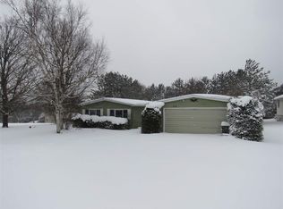 418 Hillview Dr, Petoskey, MI 49770