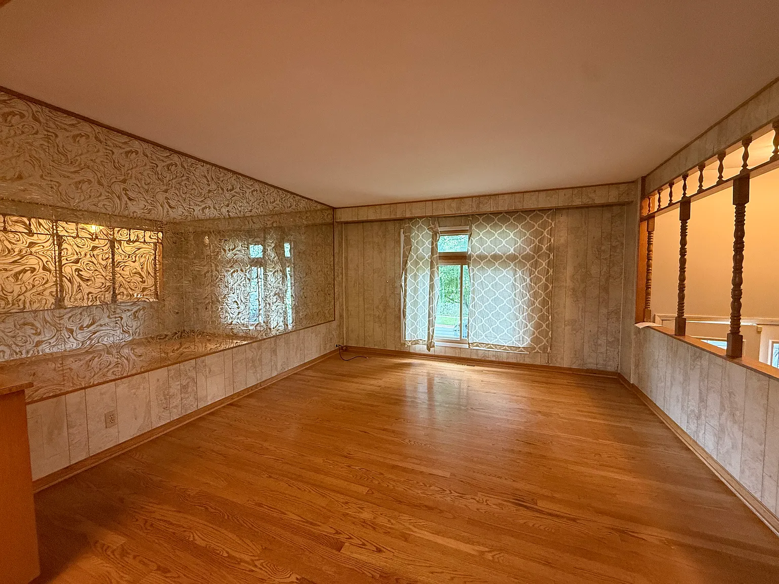 5 bed, 1.5 bath, 1114 sqft, $3,000 — Photo 3
