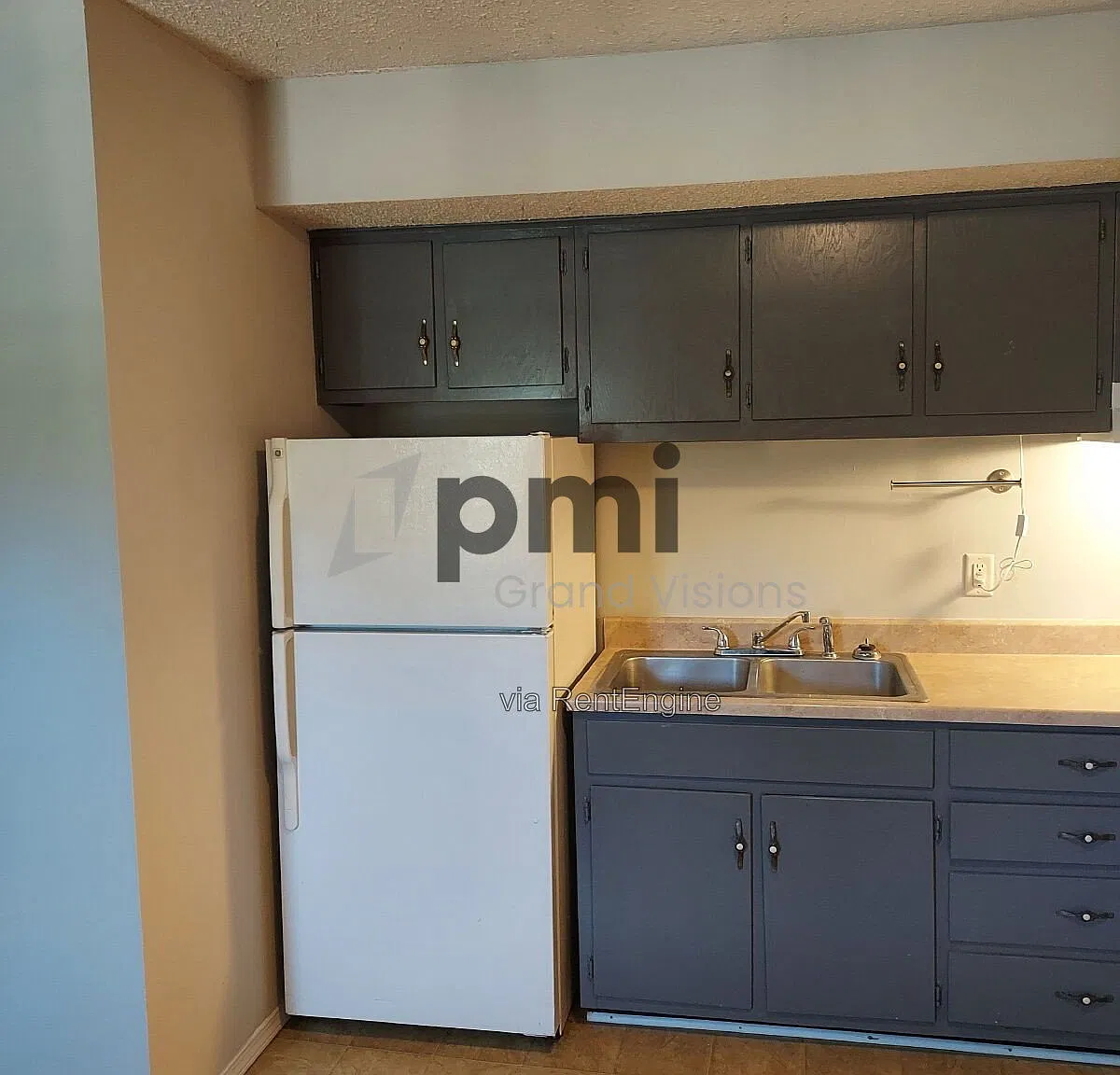 465 E Main St — Photo 4