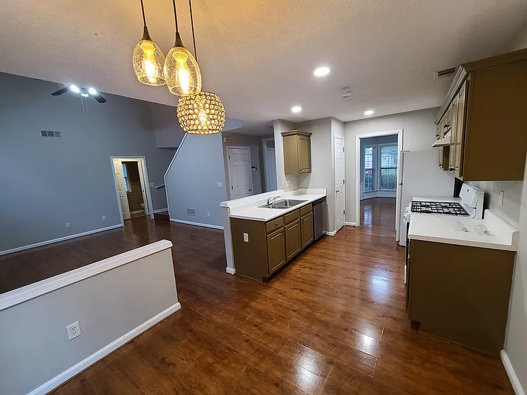 155 Lembeth Ct — Photo 3