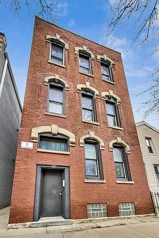 819 S Carpenter St Photo 1