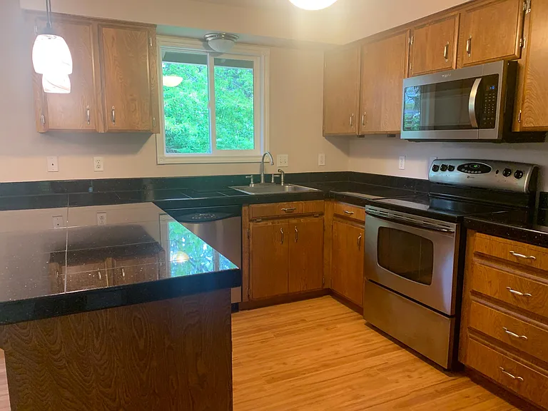 6525 SW Locust St — Photo 4