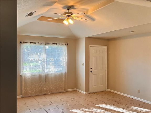 3rd image of 1405 S Avenue L