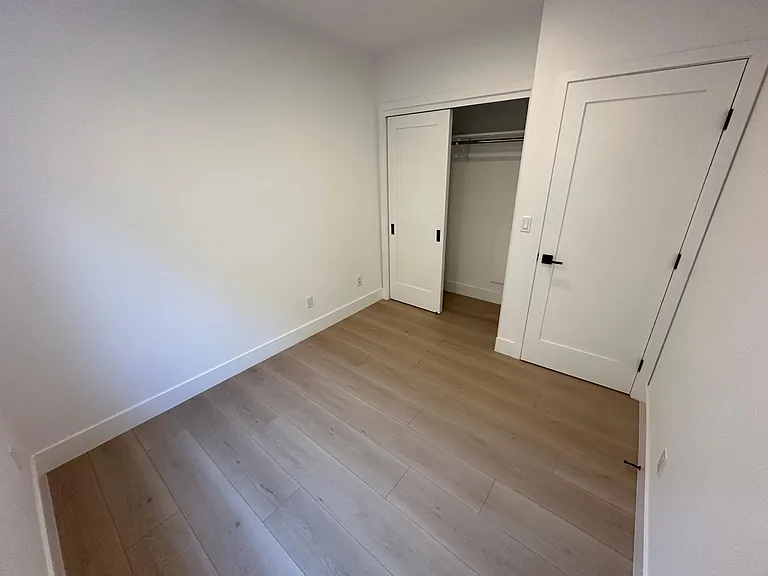 150 21st Ave #B — Photo 3