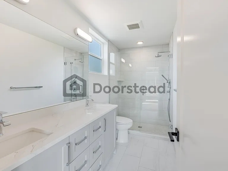 722 N 36th St — Photo 14