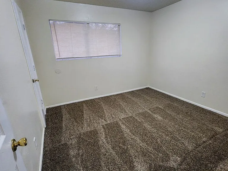 536 Madeira Dr SE — Photo 37