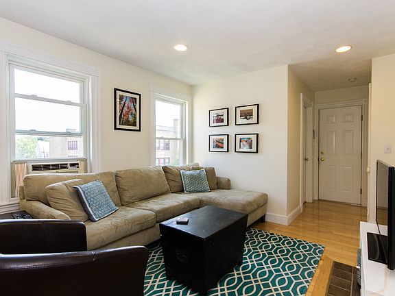 3rd image of 37-39 Sargent St #37-3
