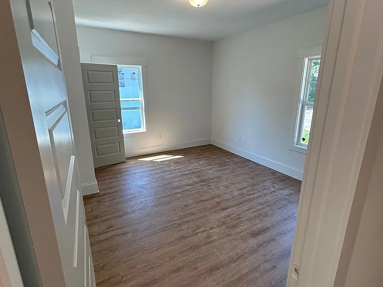 260 Griffeth St — Photo 17