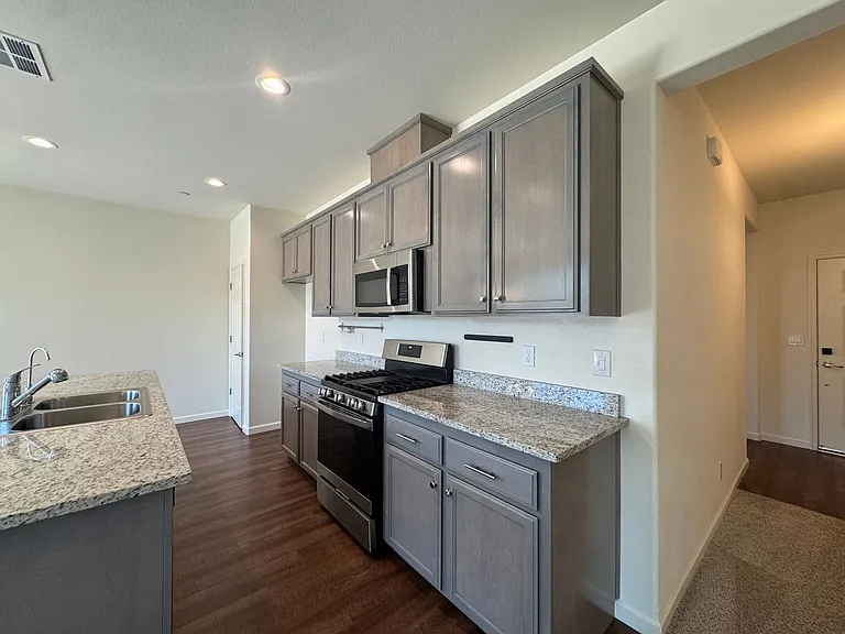 13333 Peach St — Photo 9