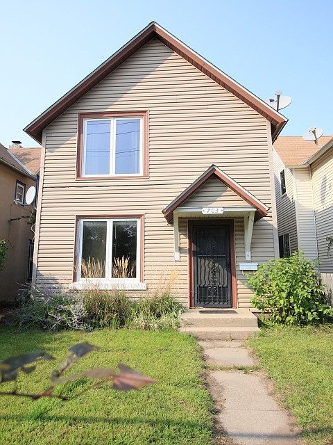 1st image of 703 27th Ave NE