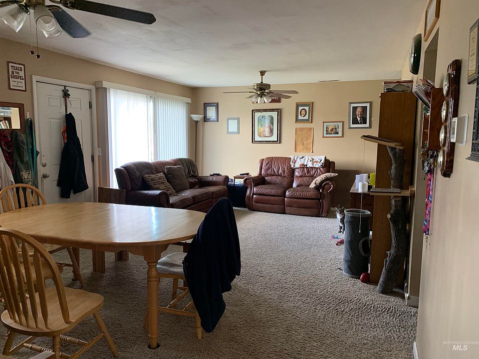 2nd image of 917 15th Dr