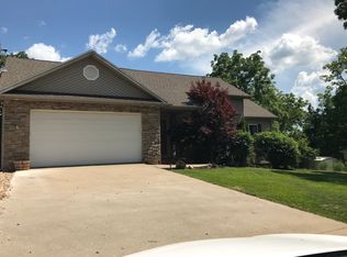 686 Grandview Ln, Linn Creek, MO 65052