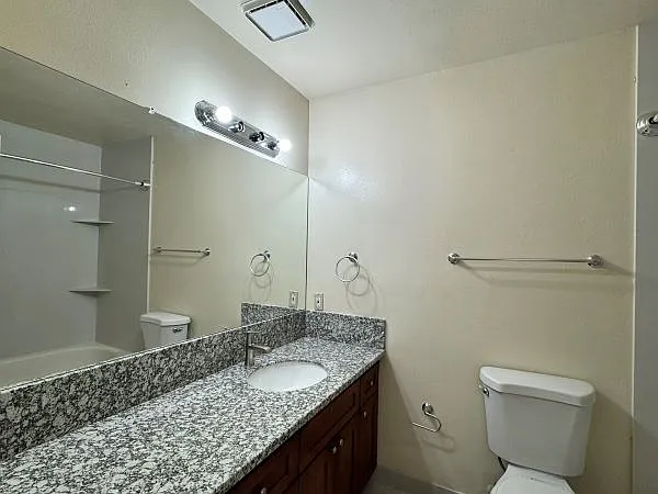 4854 E Tulare Ave #206 — Photo 7