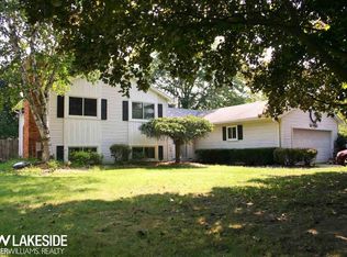 5063 Kidder Rd, Almont, MI 48003