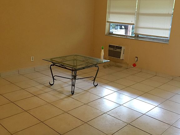 3rd image of 500 SE 23rd St APT 2