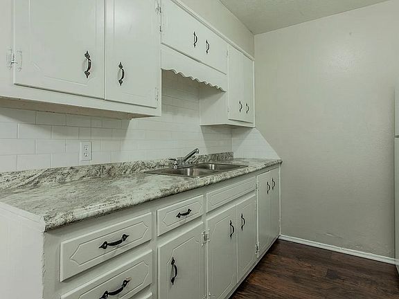 3rd image of 404 E Craven Ave Unit 11