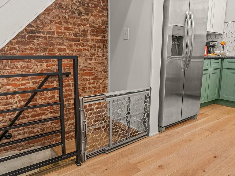 147 E Allen St — Photo 16