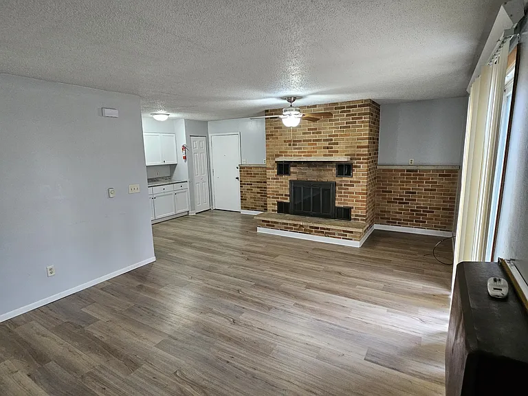 1112 Oakview Dr #9 — Photo 8