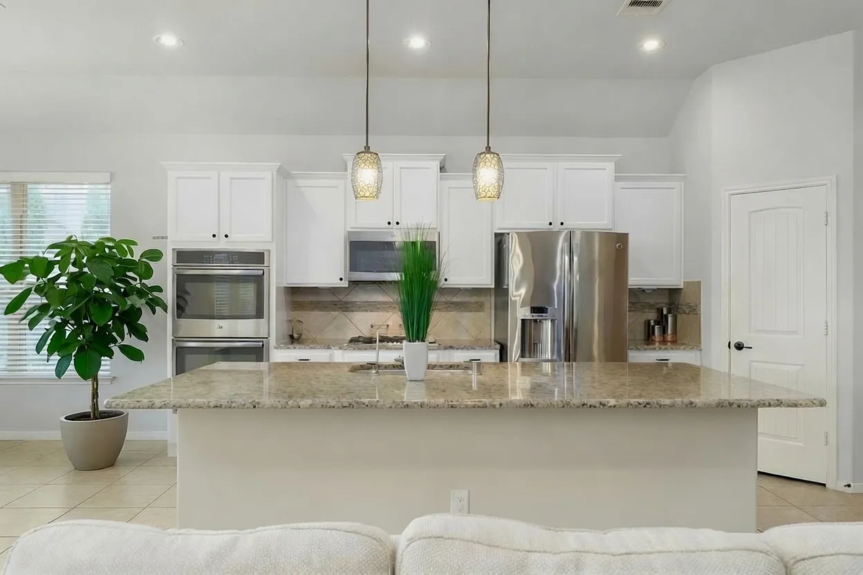 4 bed, 2782 sqft, $2,850 — Photo 3