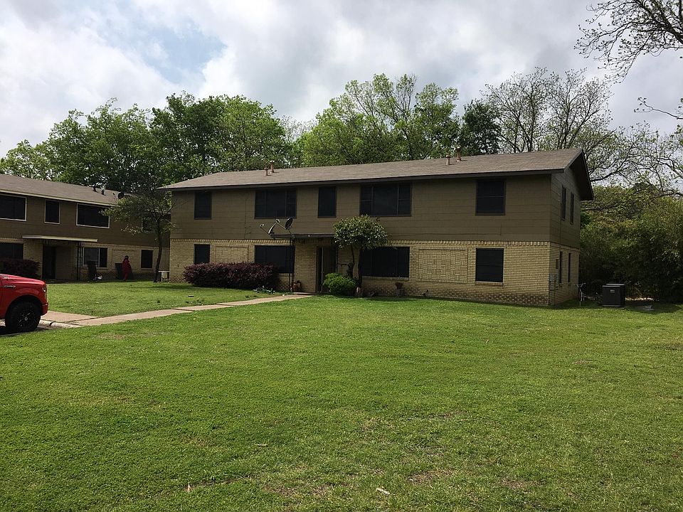 1st image of 400 Oak Dr #1A