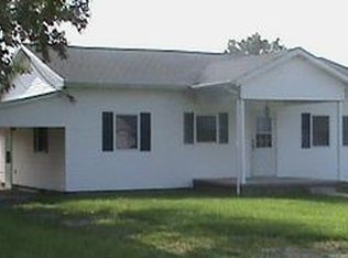 410 E Schlenker Ln, Buncombe, IL 62912