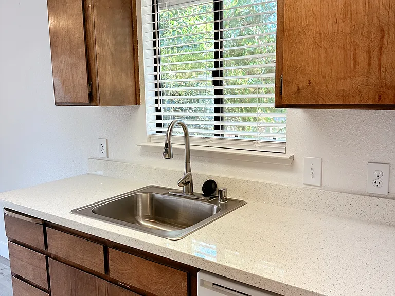 Cameo Village Apartments — Photo 34