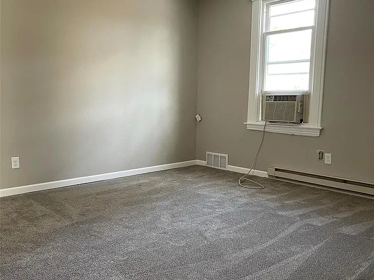 319 N Hesperia St #B — Photo 13
