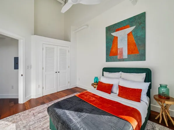 300 Communipaw Avenue image 19 of 43