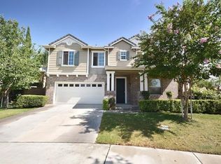 15882 Snowy Peak Ln, Fontana, CA 92336