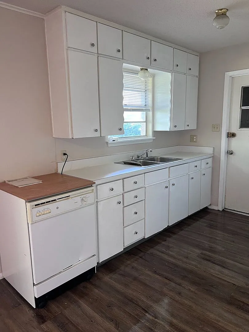 3 bdrm 2 bath house in quiet neighborhood — Photo 3