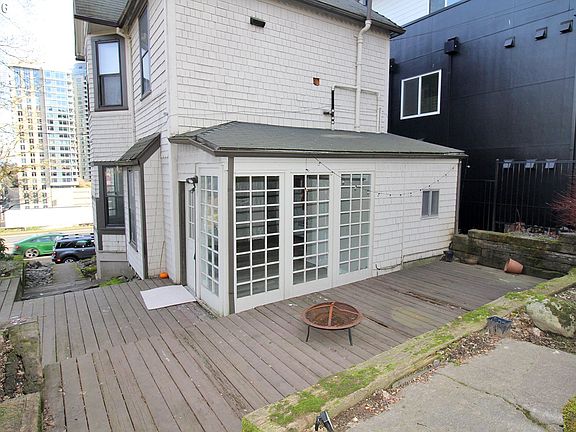 4th image of 3719 SW Hood Ave