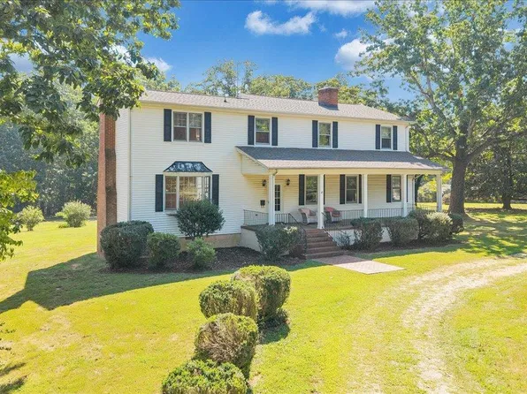 1426 Redfields Rd, Appomattox, VA 24522
