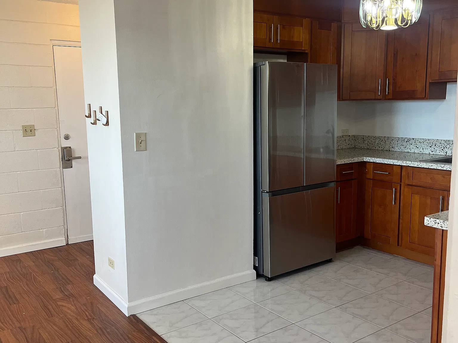 3 bed, 831 sqft, $3,300 — Photo 4