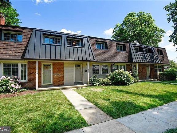 4th image of 425 James Ct #86