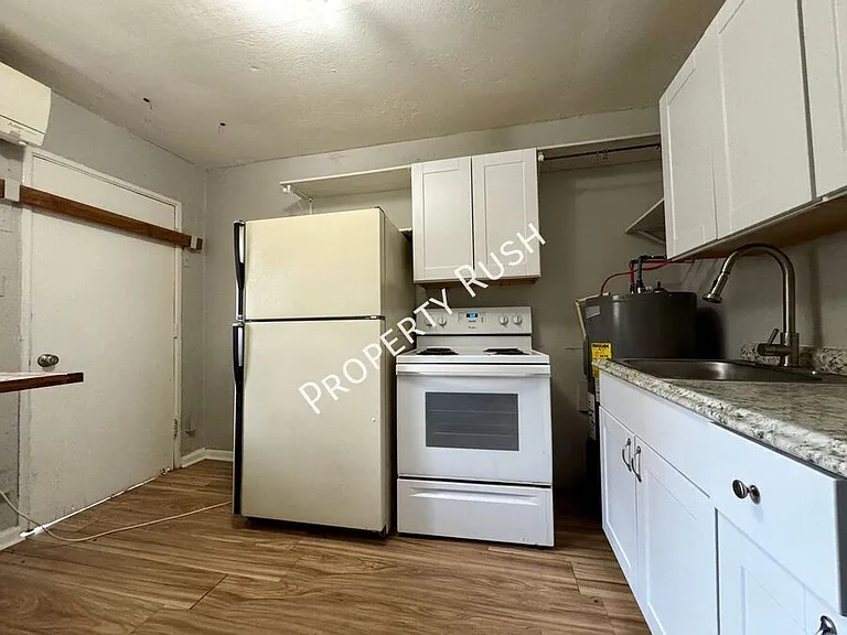 708 W 47th St #A — Photo 7