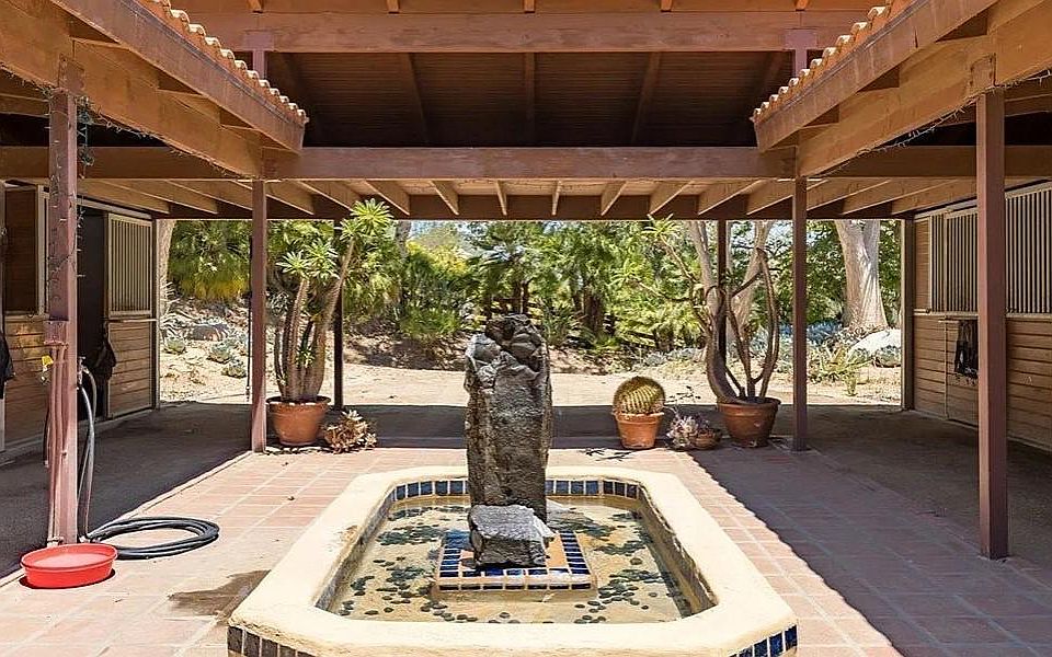 Private courtyard with fountain