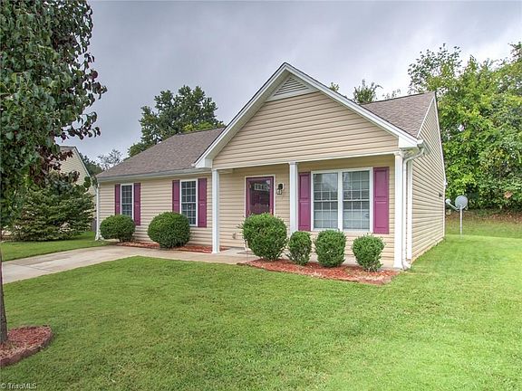 4th image of 7 Franklinwood Ct