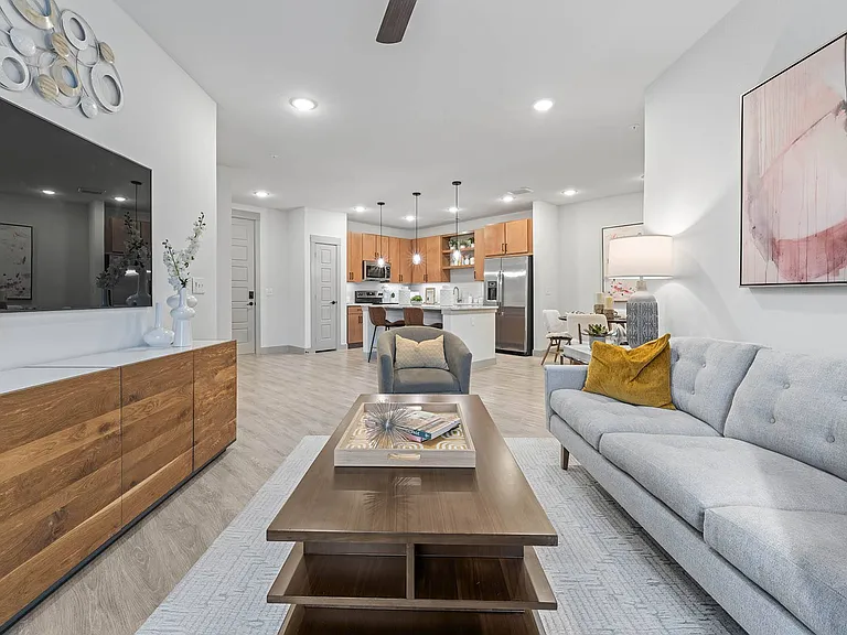 Knox at Metrocenter Apartments — Photo 24