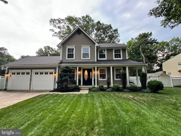 8 Elbow Ln, Sicklerville, NJ 08081