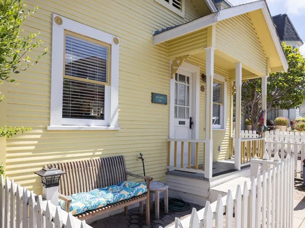 125 16th St, Pacific Grove, CA 93950