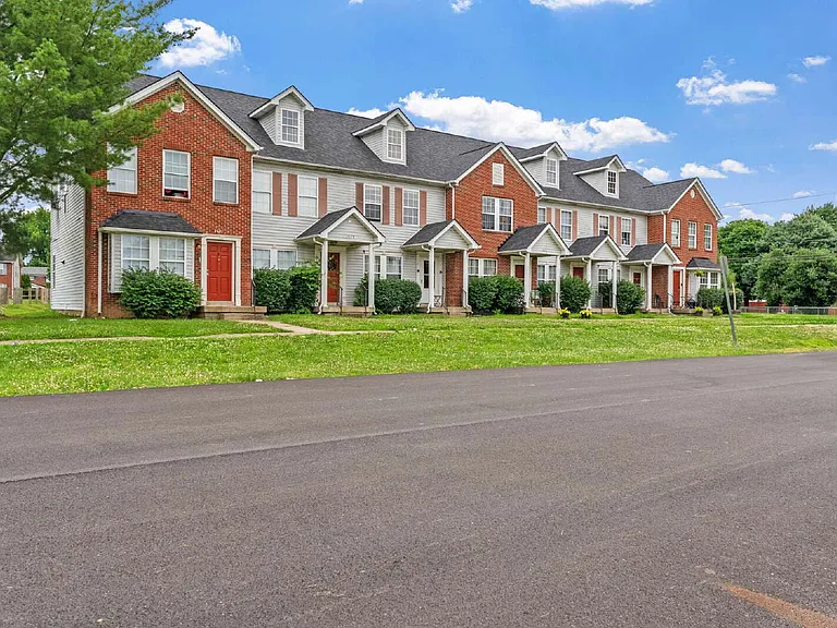 10439 Hillpark Dr — Photo 18