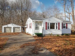 242 12th St, Plainwell, MI