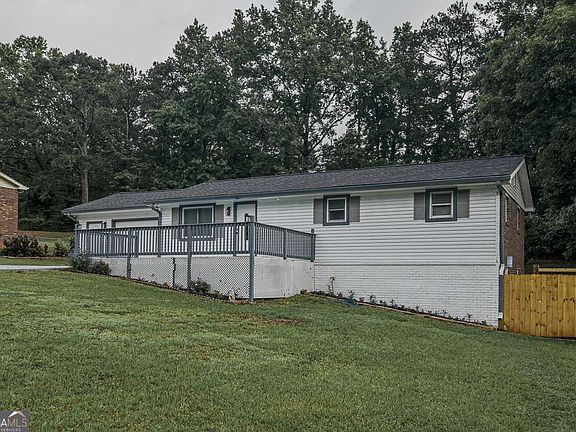 3rd image of 3313 Stoneybrook Dr