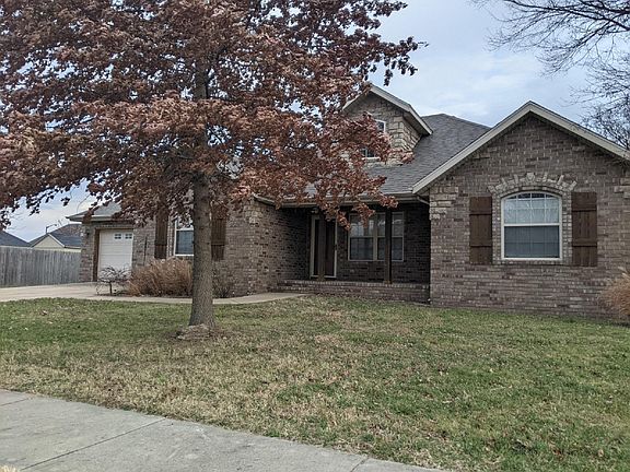 2nd image of 556 S Ashton Ave