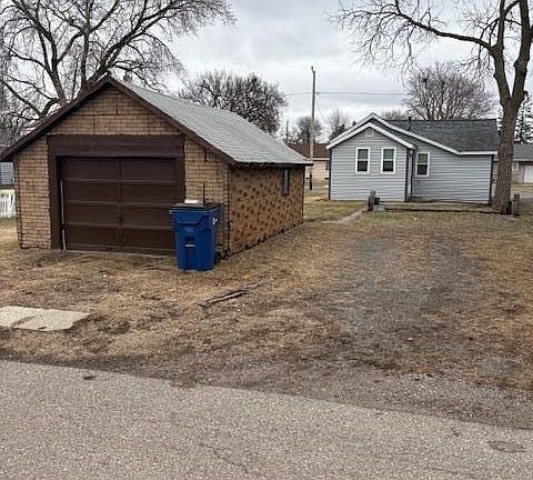 4th image of 139 24th Ave N