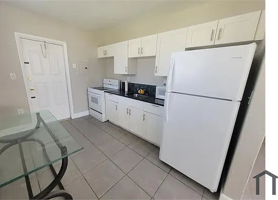 4951 NW 15th Ave — Photo 3