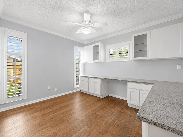 3962 Winfield Rd — Photo 17