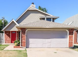 2107 Lakecrest Dr, Moore, OK 73170