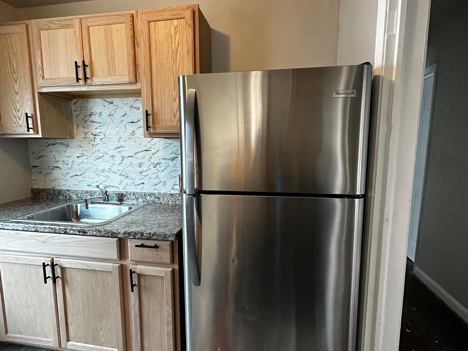 3 bed, 910 sqft, $1,300 — Photo 2